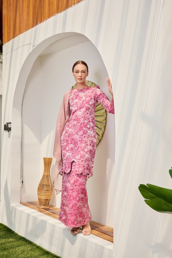 ELARA KURUNG MAGENTA (ADULT) RAYA 2026