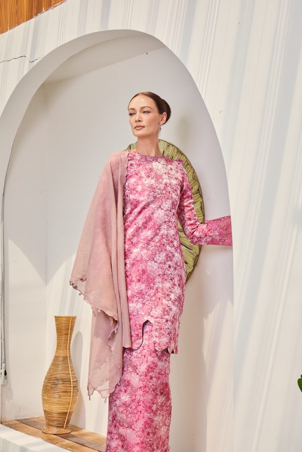 ELARA KURUNG MAGENTA (ADULT) RAYA 2026