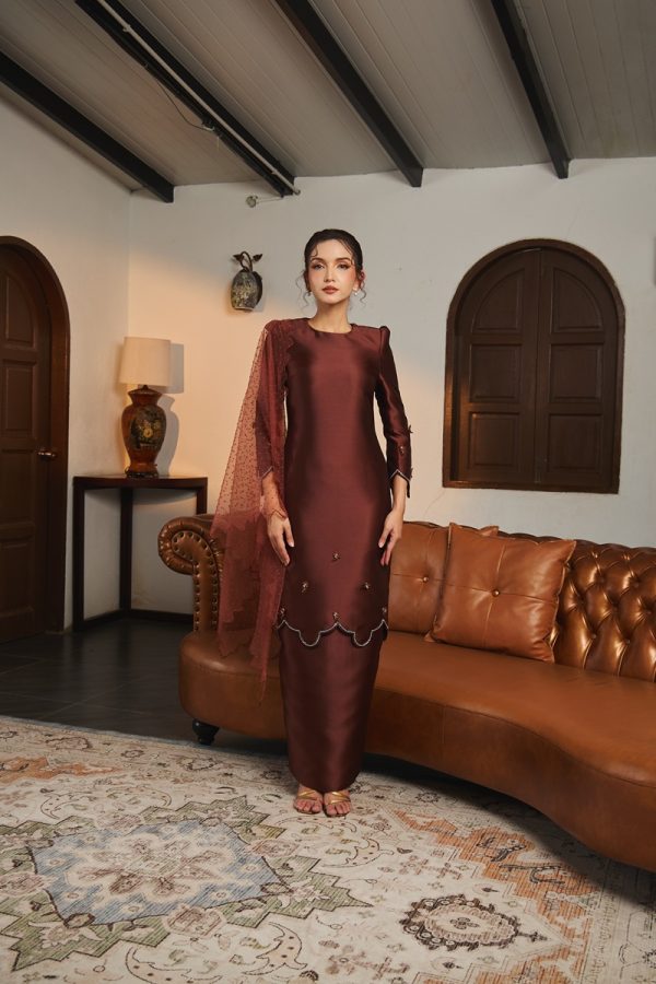 GRACE KURUNG RICH BROWN (ADULT) RAYA 2026