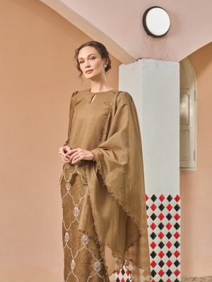 BECCA KURUNG DULL BROWN (ADULT) RAYA 2026