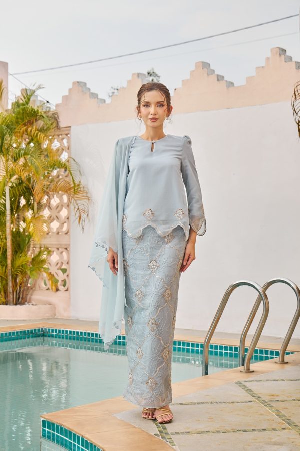 BECCA KURUNG DUSTY BLUE (ADULT) RAYA 2026