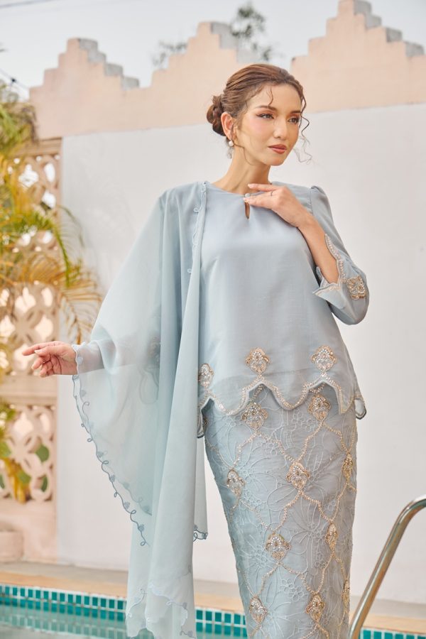 BECCA KURUNG DUSTY BLUE (ADULT) RAYA 2026