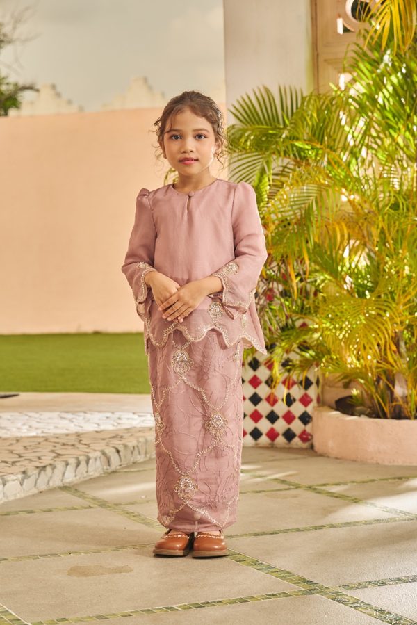 BECCA KURUNG DUSTY PINK (KIDS) RAYA 2026