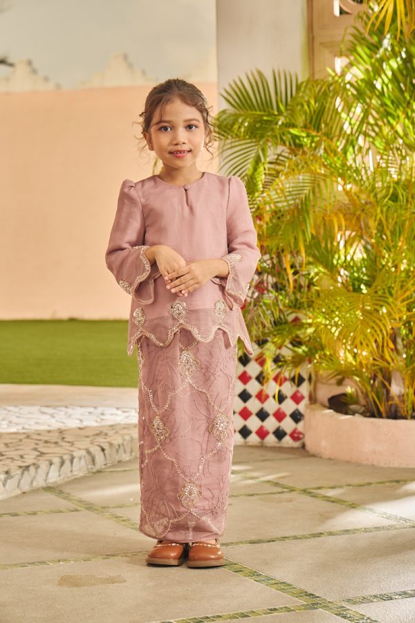 BECCA KURUNG DUSTY PINK (KIDS) RAYA 2026